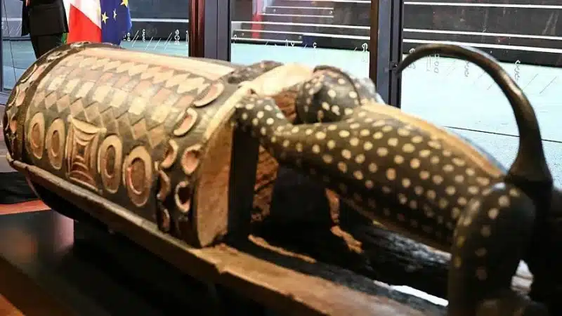France Returns Sacred Talking Drum Looted During Colonial Rule to Ivory Coast