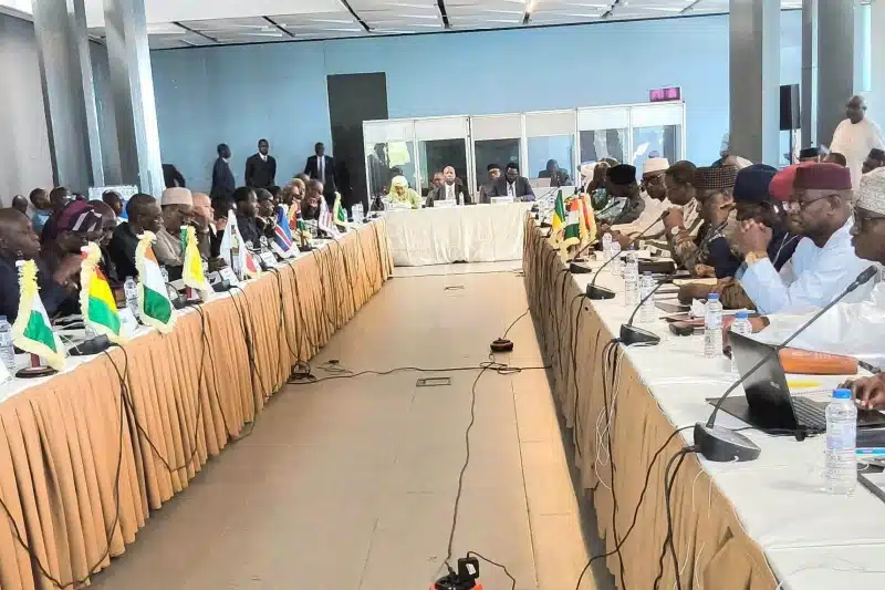 ECOWAS-AES talks in Dakar end with working groups and no deadline